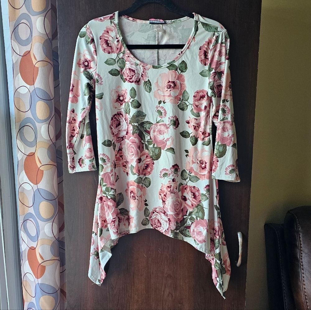 Discreet Pink Floral Tunic Top